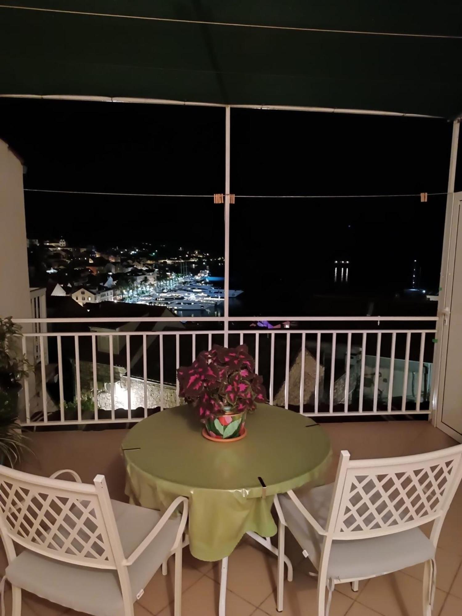 Apartments Bocin Rosso Hvar Town Exterior foto